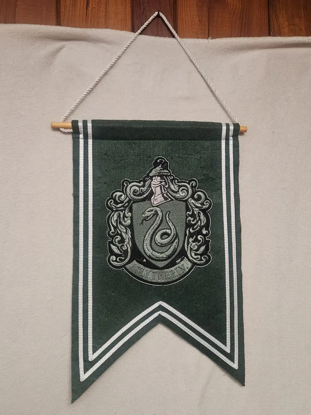 The Wizarding World Of Harry Potter Green Slytherin Crest Banner Universal 18x12